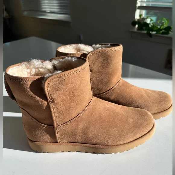 UGG Cory II Booties {women’s 9.5} - Picture 3 of 6
